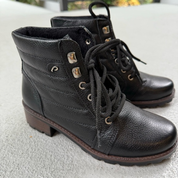 Pegada Short Black Leather Lace Up Booties, size 6 - Picture 1 of 11